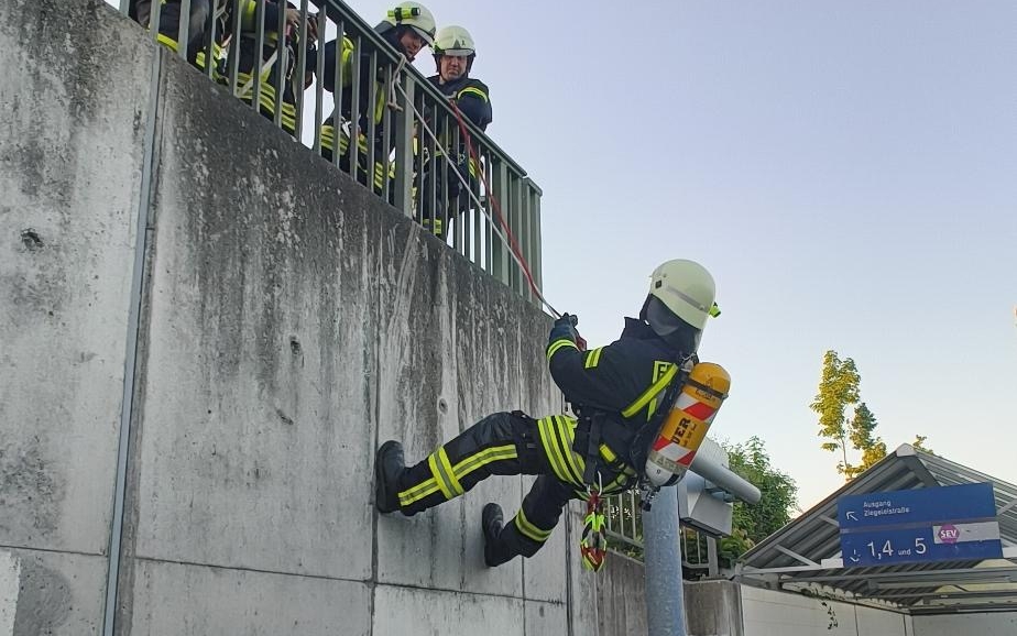 Abseilen unter Atemschutz